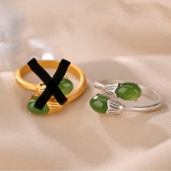 Natural Jade Flower Vintage Ring set in Solid Sterling Silver Band - Picture 2 of 5